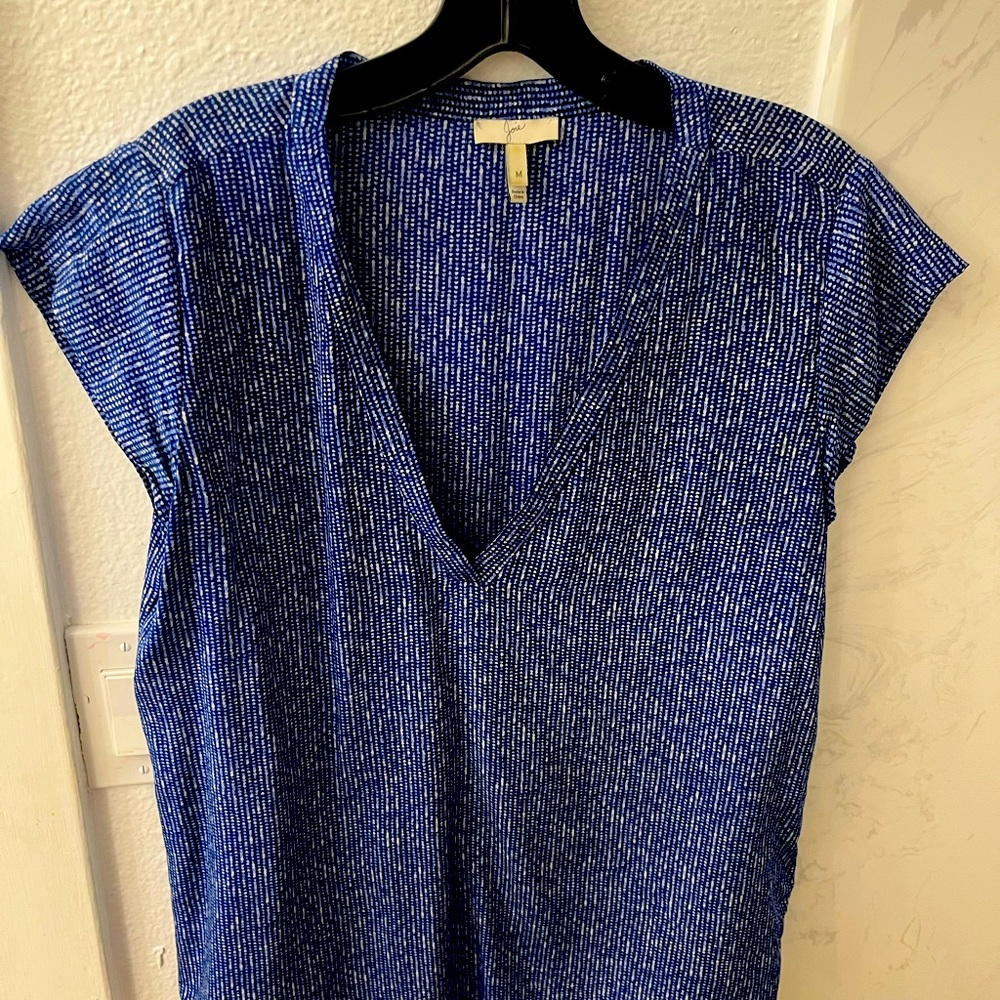 Joie size M short sleeve v neck silk top. Just cleaning out closet : )
